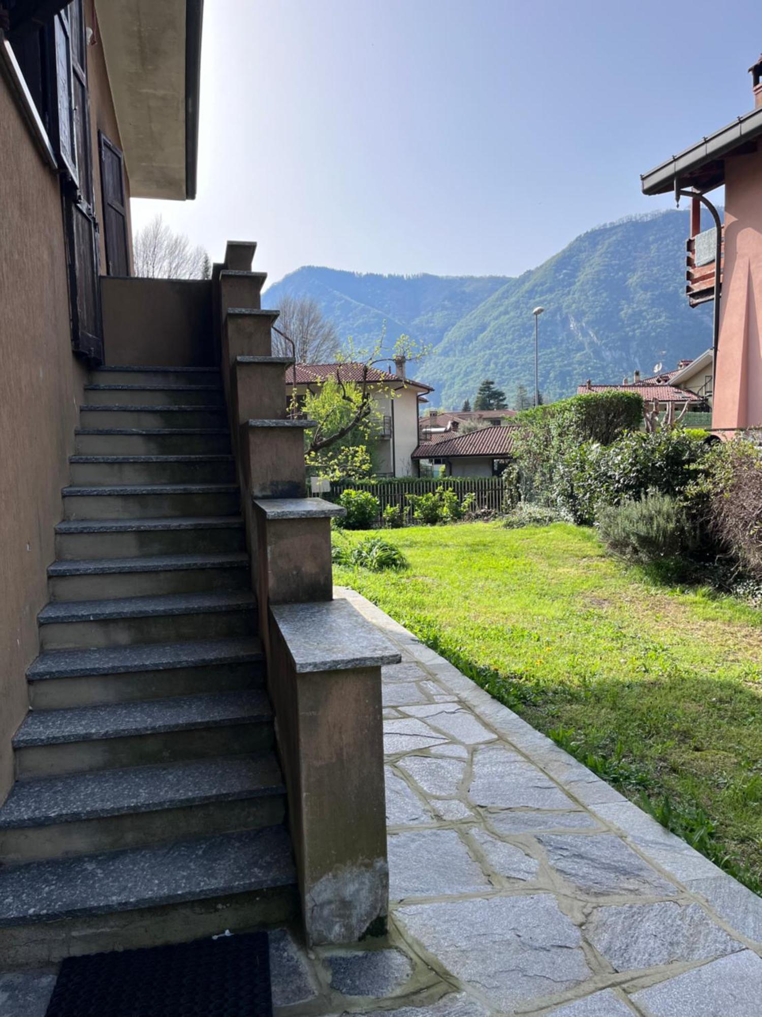 A Due Passi Dal Lago Canzo Екстериор снимка
